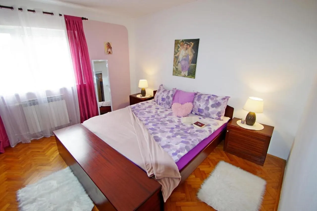 Apartment Suzi Valdebek Pula