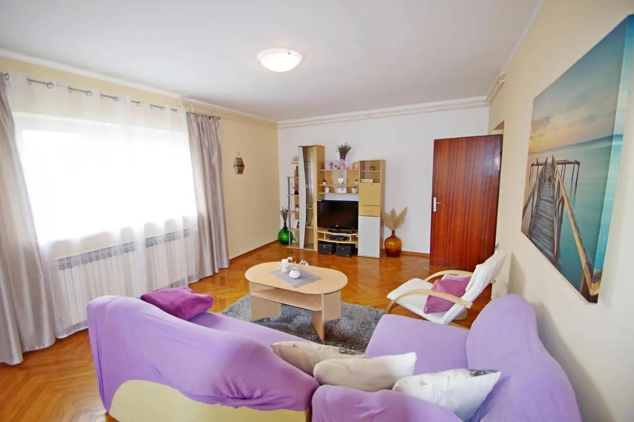 Apartment Suzi Valdebek Pula