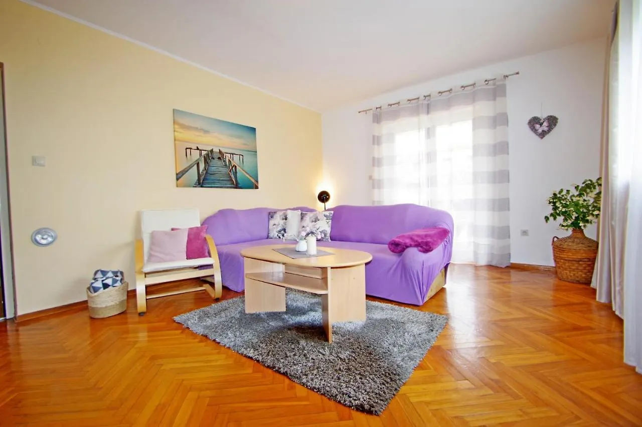 Apartment Suzi Valdebek Pula