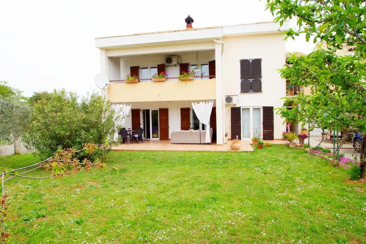 Apartment Suzi Valdebek Pula 0*,