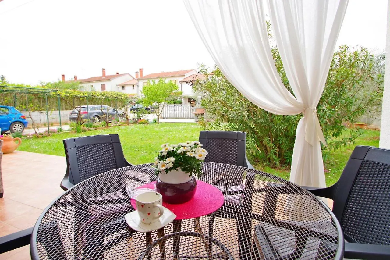 Apartment Suzi Valdebek Pula 0*,  Croatia