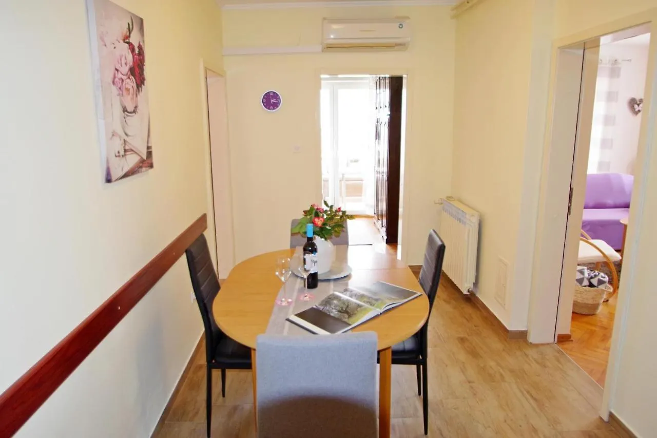 Apartment Suzi Valdebek Pula