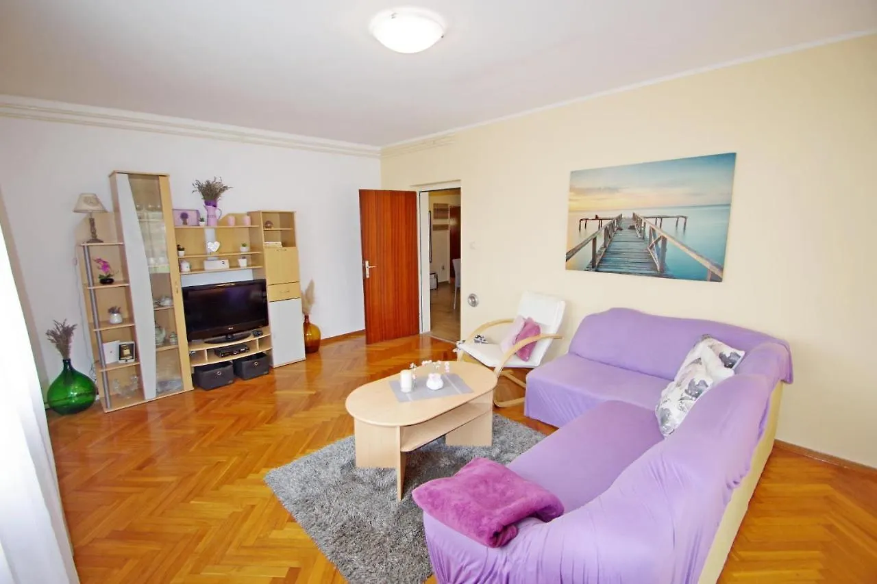 Apartment Suzi Valdebek Pula