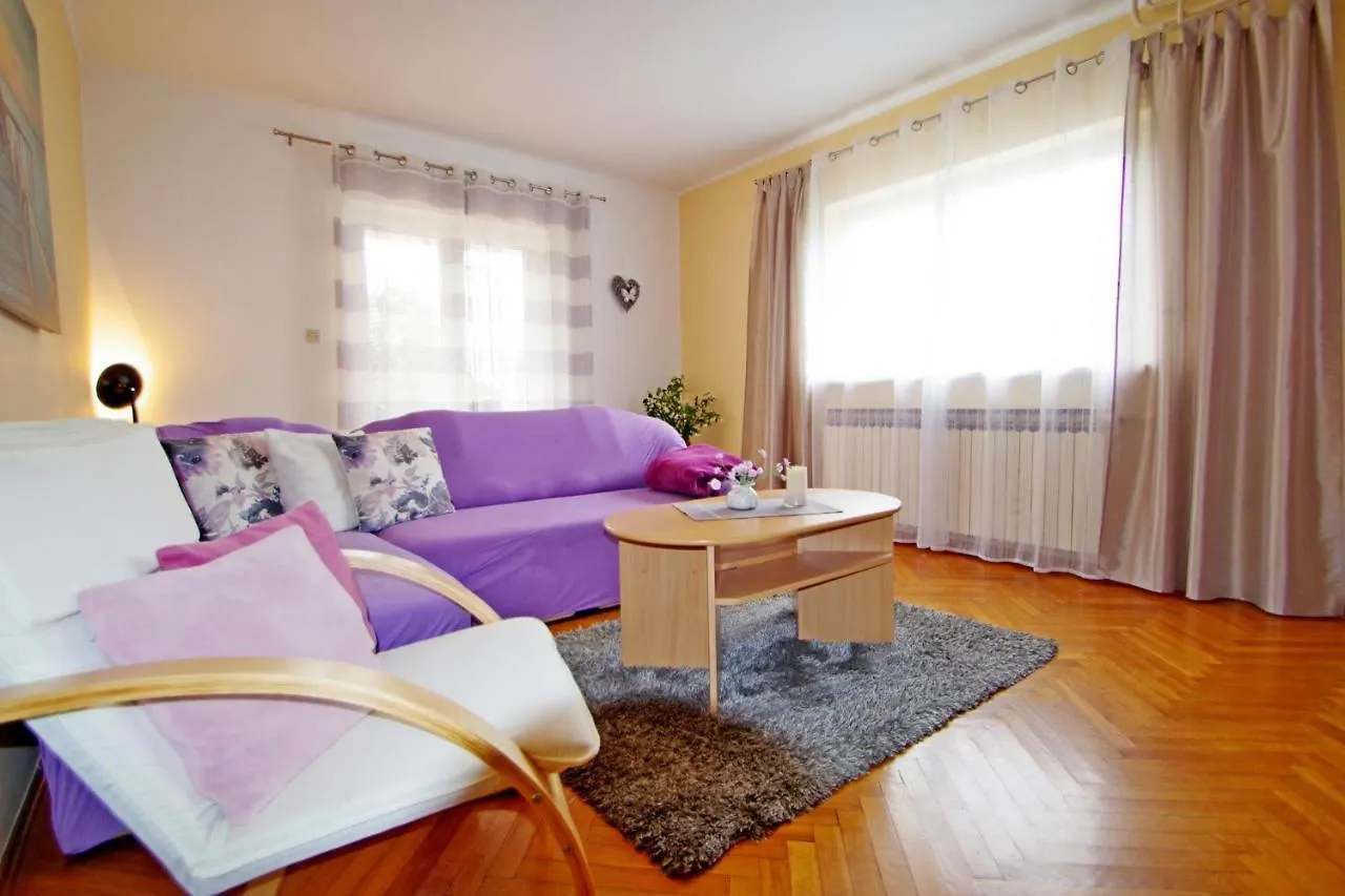 Apartment Suzi Valdebek Pula